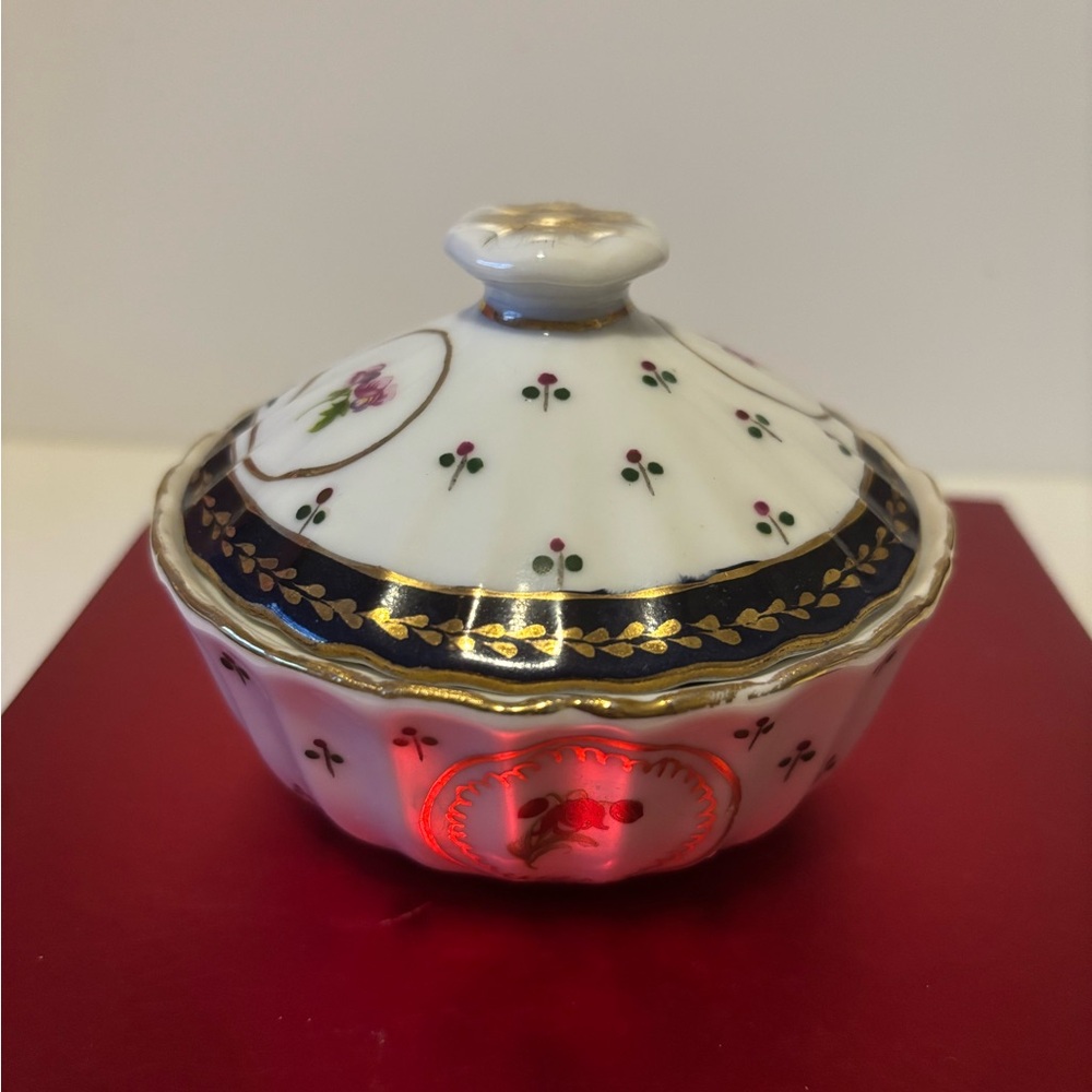 LIMOGES VINTAGE TRINKET BOX